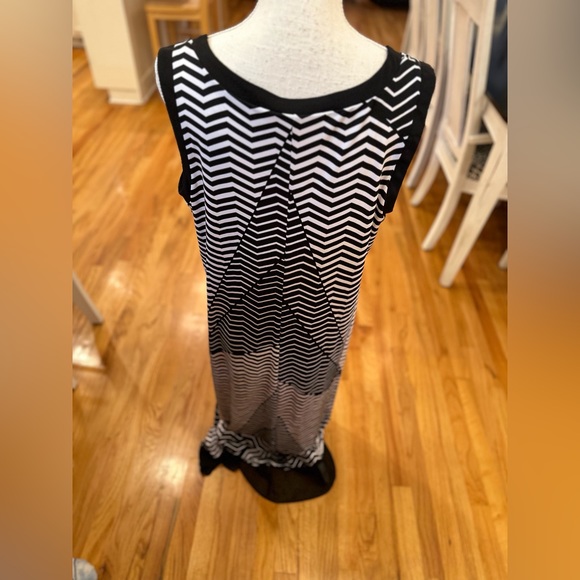 💜 5 for $25 or 3 for $18 Kim Kim Rogers black & white  striped geo maxi … - Picture 3 of 7